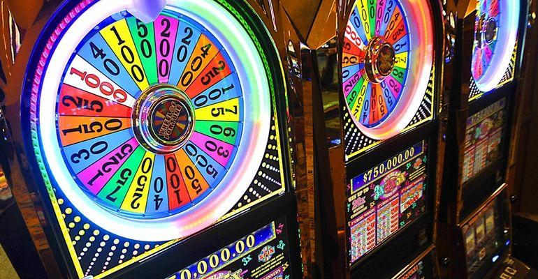 CASINO COLORFUL Slot-machines.jpg CASINO COLORFUL Slot-machines.jpg