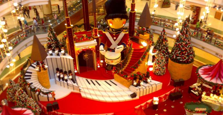 Malls Pull Out All the Online Stops to Boost Holiday Sales
