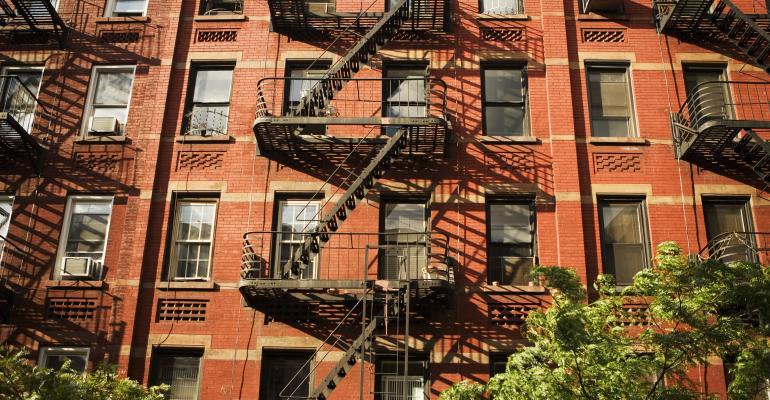 Manhattan Renters Win as Peak Apartment-Leasing Season Fizzles